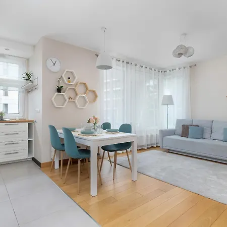 Family In Cracow With Parking, Desk And Bathtub By Renters Διαμέρισμα *