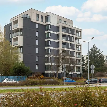 Family In Cracow With Parking, Desk And Bathtub By Renters Krasków