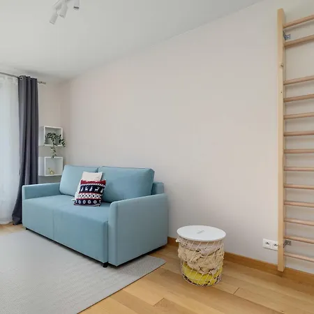 Διαμέρισμα Family In Cracow With Parking, Desk And Bathtub By Renters
