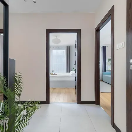 Family In Cracow With Parking, Desk And Bathtub By Renters *