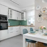 Διαμέρισμα Family In Cracow With Parking, Desk And Bathtub By Renters *