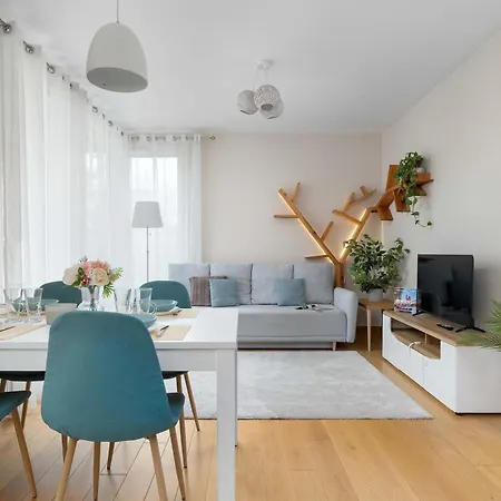 Family In Cracow With Parking, Desk And Bathtub By Renters *