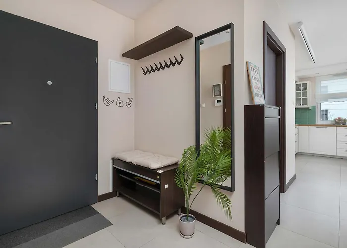 Family In Cracow With Parking, Desk And Bathtub By Renters