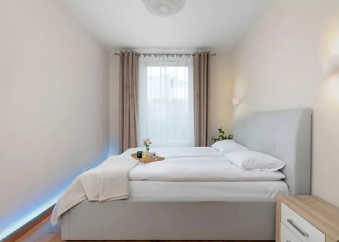 Family In Cracow With Parking, Desk And Bathtub By Renters Krakkó