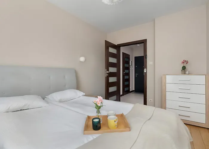 Family In Cracow With Parking, Desk And Bathtub By Renters Krakkó