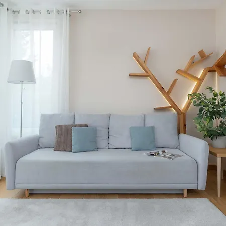 Family In Cracow With Parking, Desk And Bathtub By Renters Cracóvia