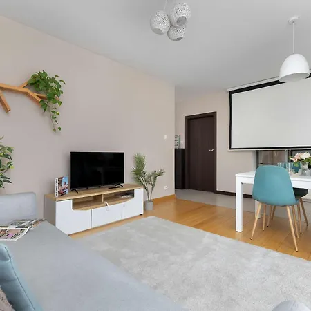 Family In Cracow With Parking, Desk And Bathtub By Renters * Cracóvia