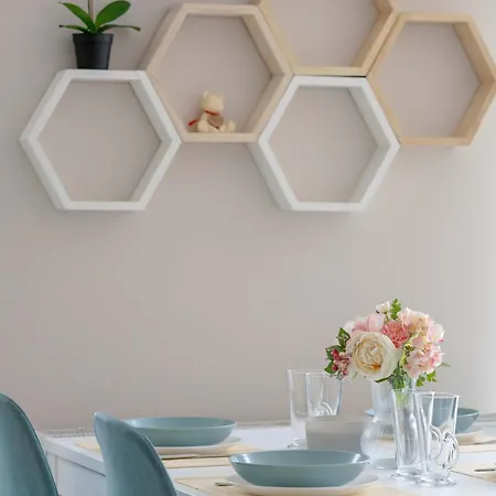 Family In Cracow With Parking, Desk And Bathtub By Renters Apartamento