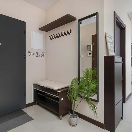 Family In Cracow With Parking, Desk And Bathtub By Renters