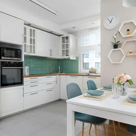 Apartamento Family In Cracow With Parking, Desk And Bathtub By Renters *