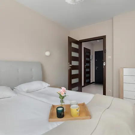 Family In Cracow With Parking, Desk And Bathtub By Renters Cracovie