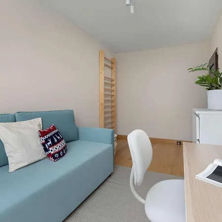 Family In Cracow With Parking, Desk And Bathtub By Renters * Cracóvia