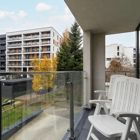 Family In Cracow With Parking, Desk And Bathtub By Renters Cracovie