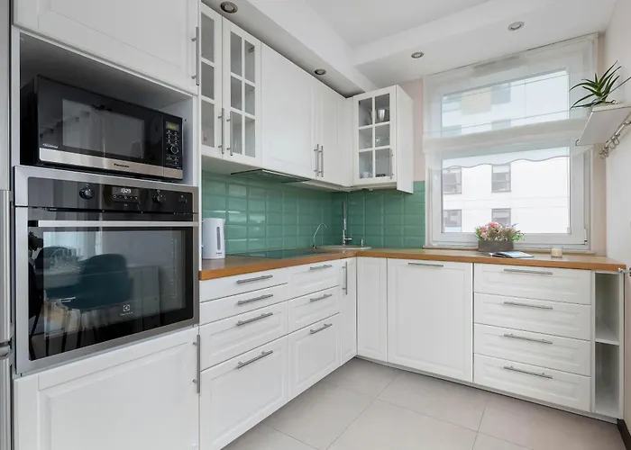 Family In Cracow With Parking, Desk And Bathtub By Renters شقة *