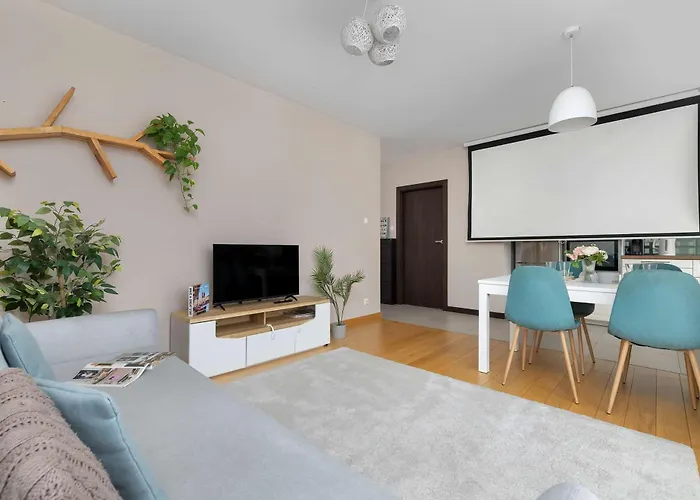 Family In Cracow With Parking, Desk And Bathtub By Renters * كراكوفيا