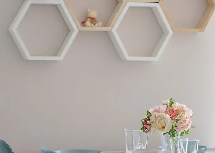 Family In Cracow With Parking, Desk And Bathtub By Renters شقة