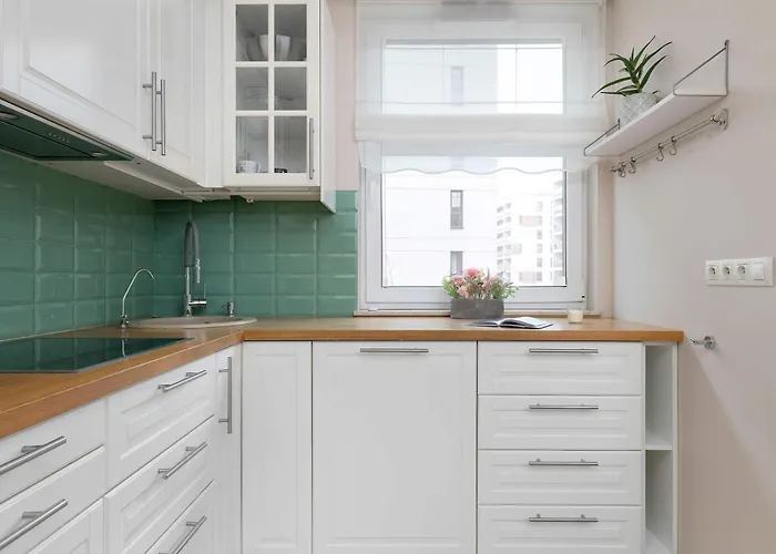 Family In Cracow With Parking, Desk And Bathtub By Renters كراكوفيا