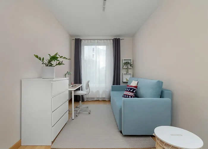 Family In Cracow With Parking, Desk And Bathtub By Renters شقة كراكوفيا