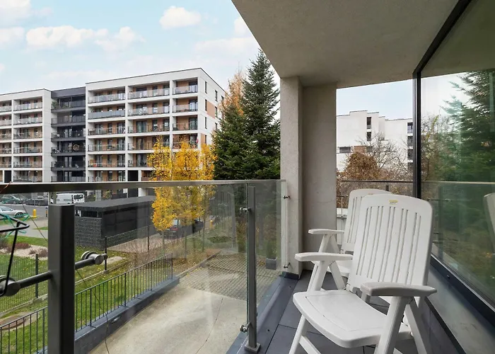 Family In Cracow With Parking, Desk And Bathtub By Renters كراكوفيا