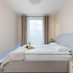Family In Cracow With Parking, Desk And Bathtub By Renters Kraków